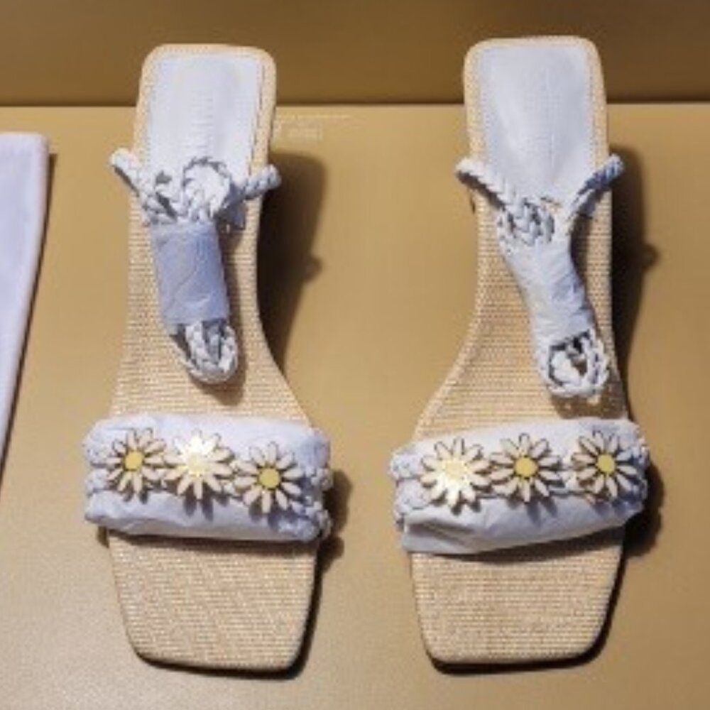 $89 NWT (8.5 & 9) SCHUTZ White Daisy Leather Sandal